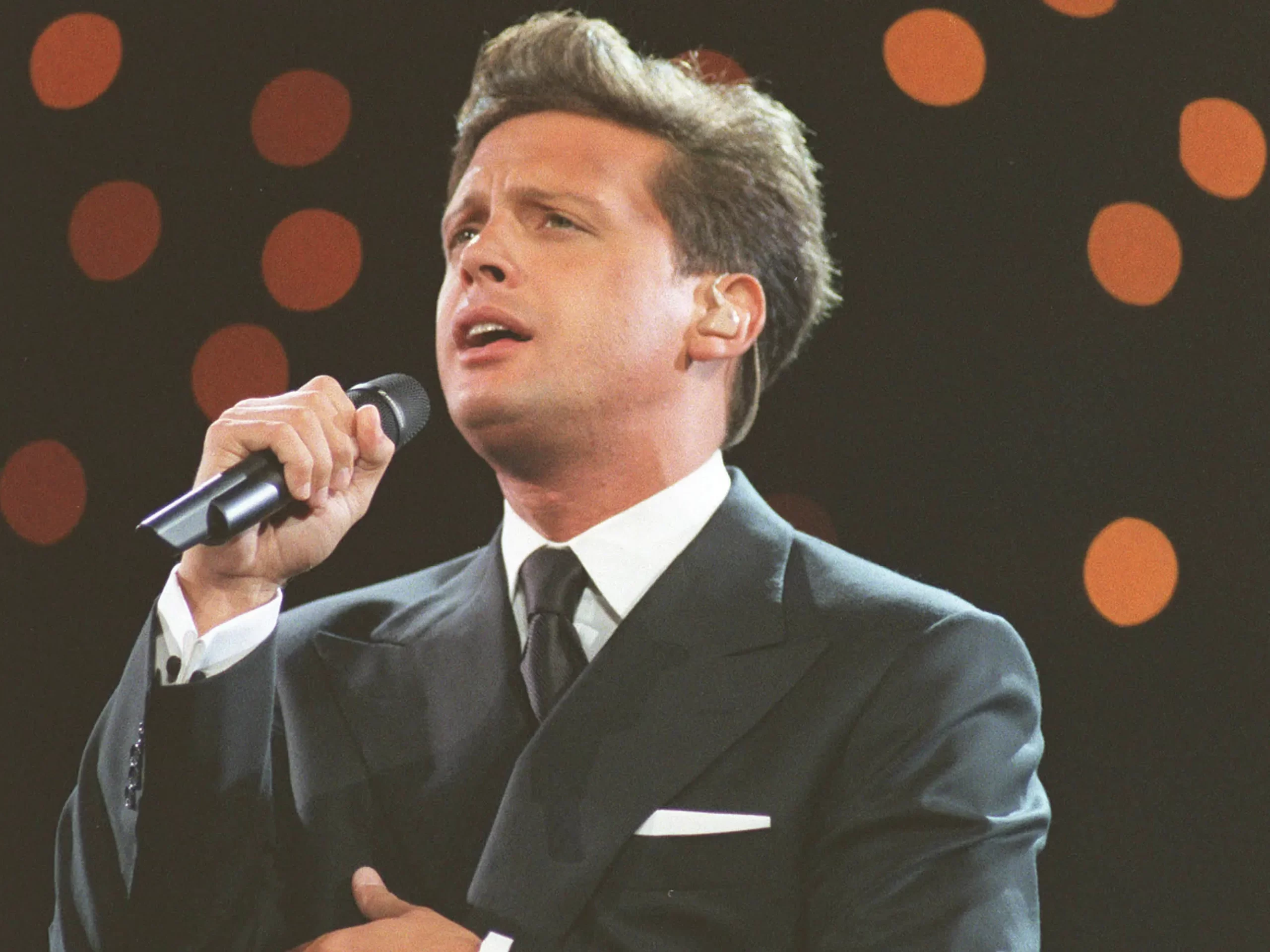 ¡El sol vuelve a salir! Nuevas fechas para el concierto de Luis Miguel